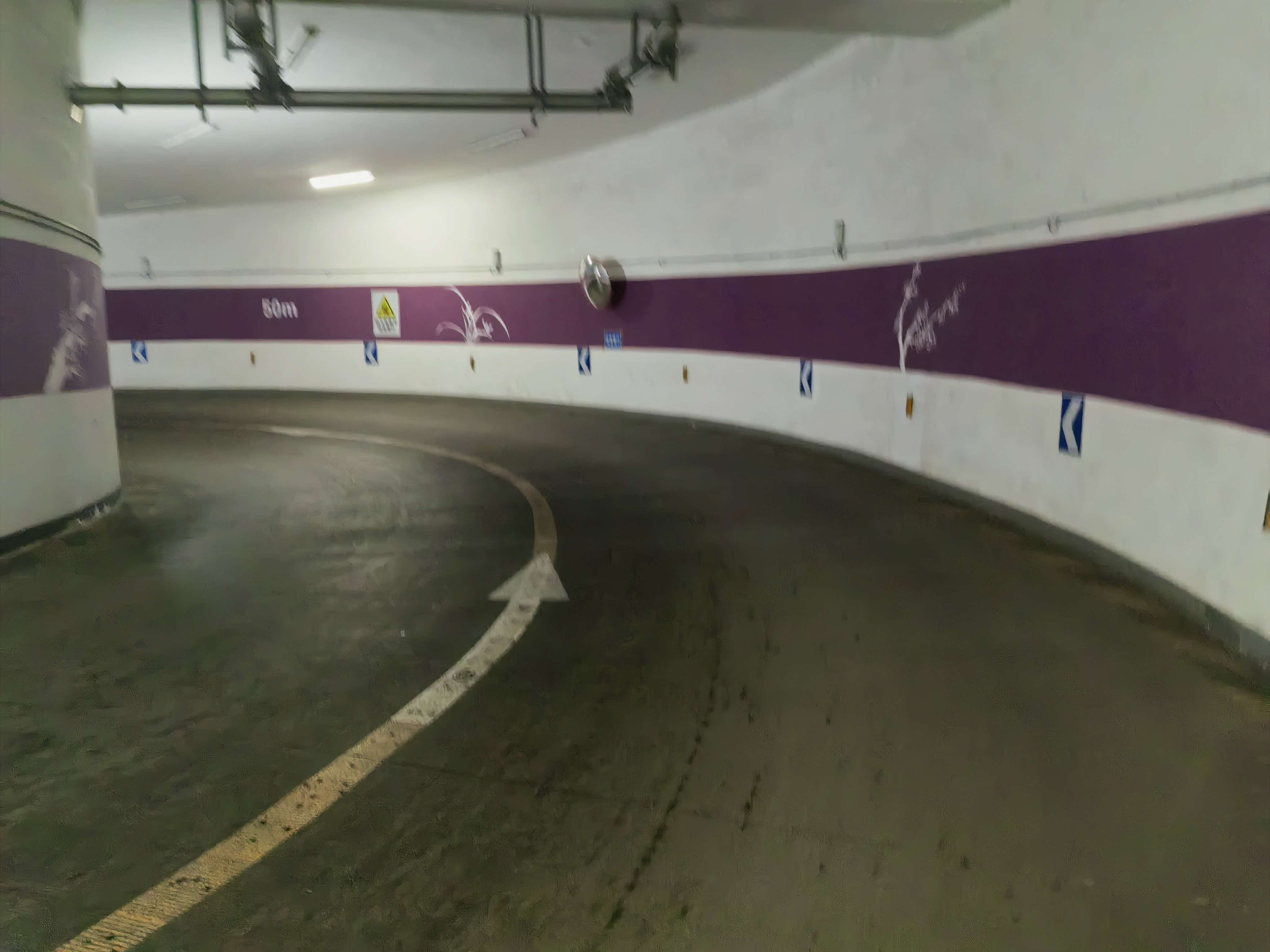 地库下行通道